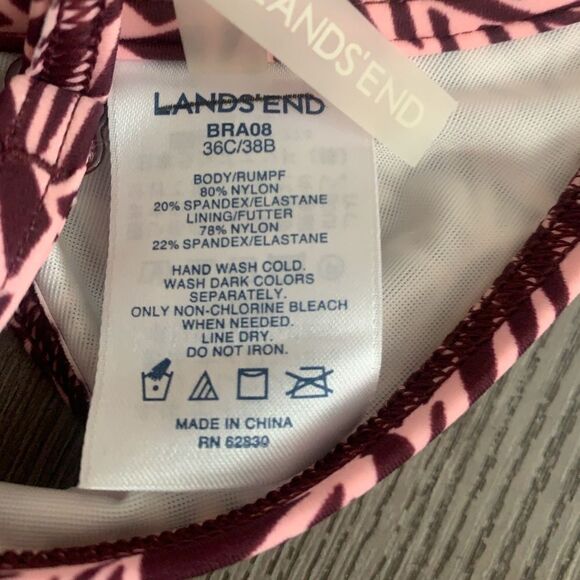 Land ends woman’s swim top used in good condition - Picture 3 of 3